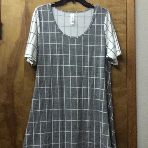 LuLaRoe Tops - LulaRoe Perfect T, XL LuLaRoe Tops - LulaRoe Perfect T, XL